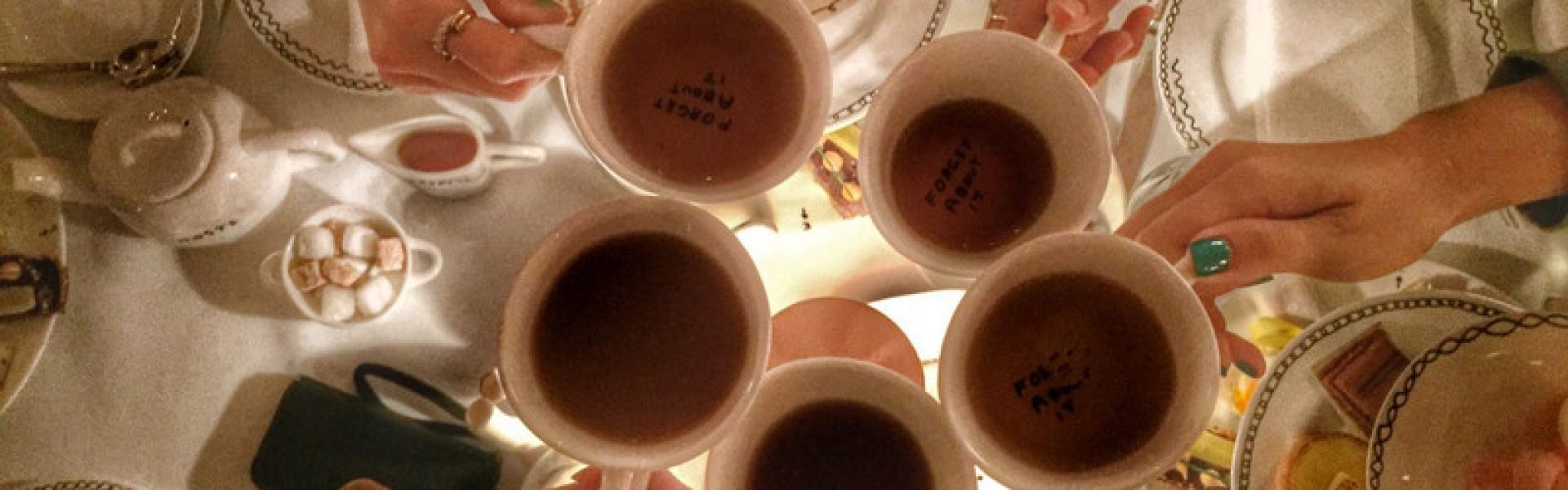 9086643-tea-time-0